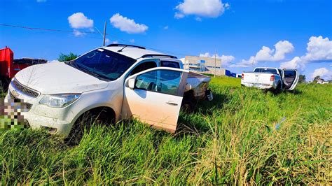 Colis O Entre Duas Caminhonetes Registrada Na Br Em Cascavel