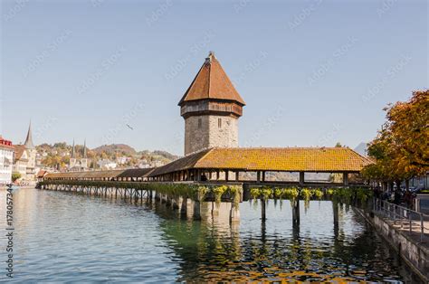 Luzern Stadt Altstadt Kapellbr Cke Holzbr Cke Wasserturm Br Cke