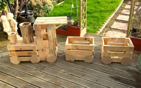 Creative Wood Pallet Train With Planters HOW TO MAKE DIY