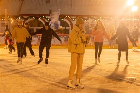 The Top 8 Ice Skating Rinks In The Seattle Area To Visit This Holiday