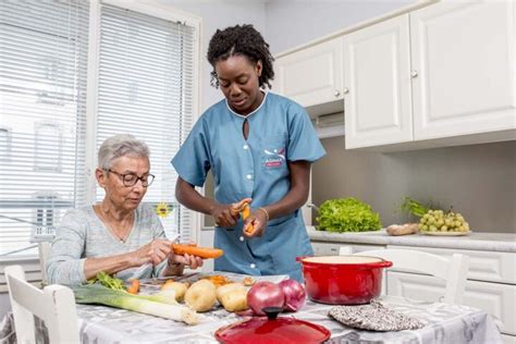 Aide aux repas personne agée ou handicap Adhap