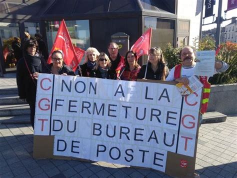 Nouvelle Mobilisation Contre La Fermeture De Deux Bureaux De Poste