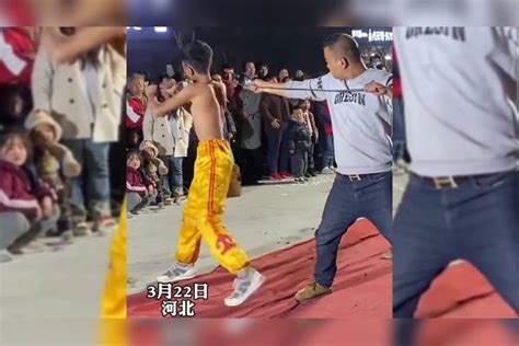 岁男孩父亲去世，母亲跟别人跑了，跟着杂技团卖艺为生