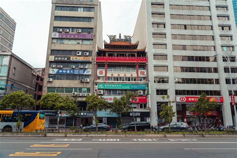 Modern Building with Pagoda Roof · Free Stock Photo