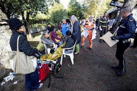 Pauroso Incidente A Roma Autobus Va A Sbattere Contro Un Albero 29