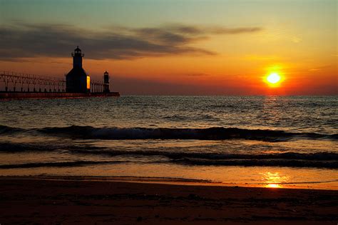 Lighthouse at Sunset | St. Joseph, Michigan | Ken Koskela Photography