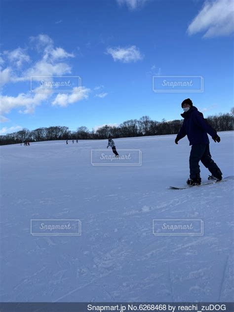 雪原を歩く人の写真・画像素材 6268468 Snapmart（スナップマート）