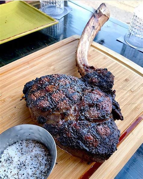 32 34 Oz Tomahawk Steak 1 Kilogram Of Premium Angus Seasoned To Perfection And Cooked To Your