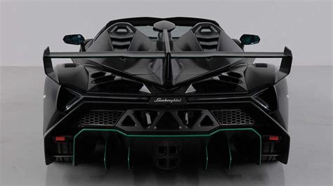 Lamborghini Veneno Black