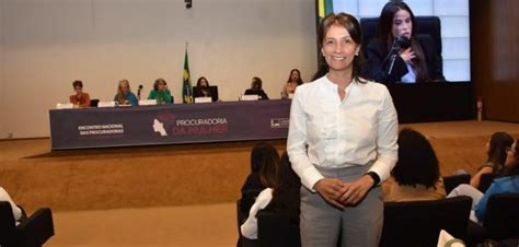 Vereadora Barrense K Tia Miki Participa Do Encontro Nacional De