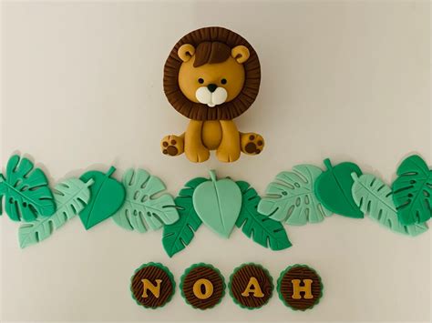 Edible Fondant Lion Jungle Leaves Personalised Name Plaque Cake