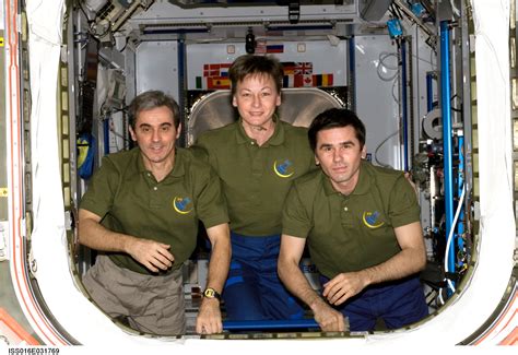 Esa Leopold Eyharts Poses With His Iss Crewmates Peggy Whitson And