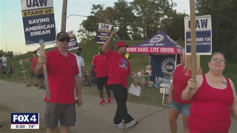 Arlington Gm Workers Nearly Called To Strike Before Uaw Negotiation