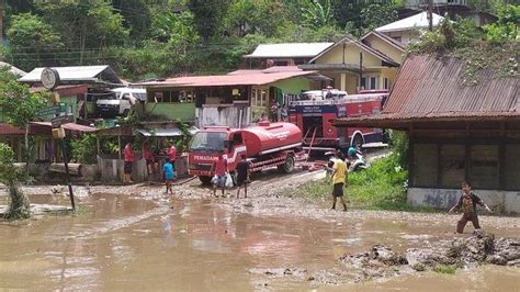 Banjir Terjang Pemukiman Warga Di Aliran Sungai Ngarai Sianok