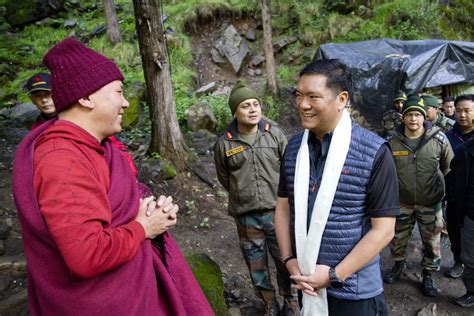 Pema Khandu པདྨ་མཁའ་འགྲོ་། On Twitter Offered Prayers At The Chumi