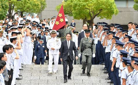 第3次改造内閣が始動 岸田氏、小野寺防衛相に事務引き継ぎ 読んで見フォト 産経フォト