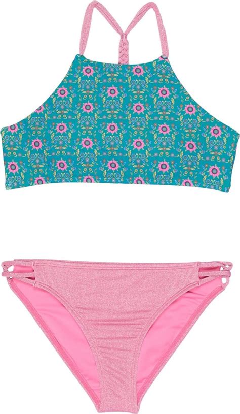 4 Hot Sexy Hanna Chan Bikini Pics