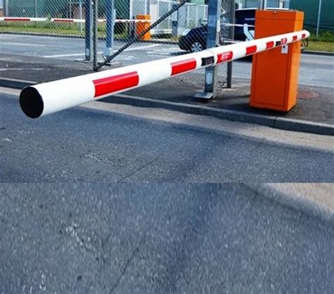 Red Road Safety Stainless Steel Automatic Boom Barriers For Toll Plaza