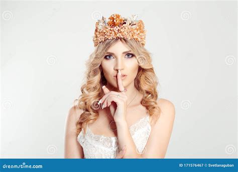 Shh Serious Beauty Queen Woman Actress Miss Secret Shh Asking For