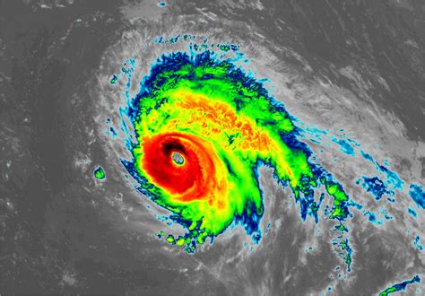 L ouragan Lorenzo atteint la catégorie 5 au sud des Açores le 29