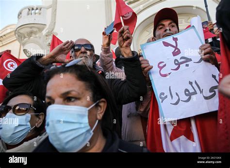 Les Partisans Du Pr Sident Kais Saied Saluent Militairement En Branlant