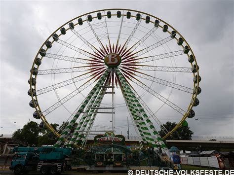 D Sseldorf Aufbau Gr Te Kirmes Am Rhein Deutsche Volksfeste