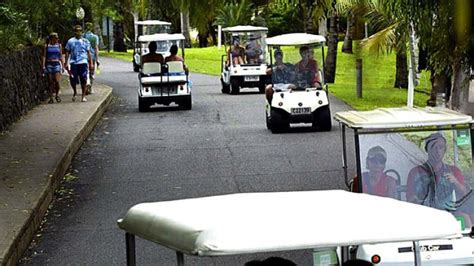 Victorians Hurt In Golf Buggy Crash