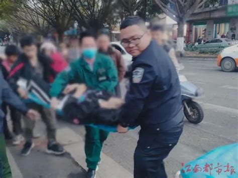 信丰：一男子晕倒路边，民警及时施救 江南都市网