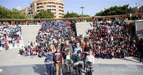 Los niños invaden el Anfiteatro para exigir la paz con tambores