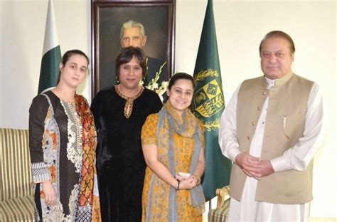 Nawaz Sharif with his three daughters. : r/indianews