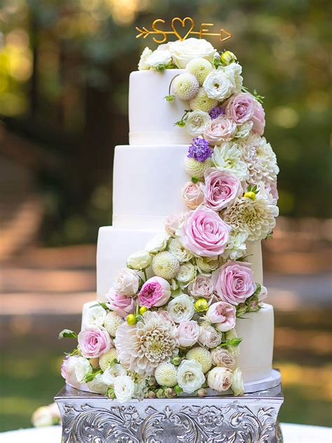 Gorgeous Wedding Cakes Ideas With Fresh Flowers