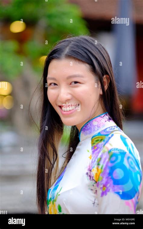 Traditional Hanoi Ao Dai Hi Res Stock Photography And Images Alamy