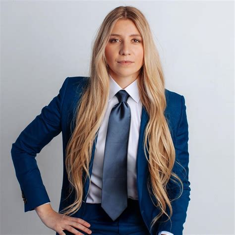 Women In Ties, Suits For Women, Androgynous Fashion, Tomboy Fashion, Icon Fashion, Outfit With ...