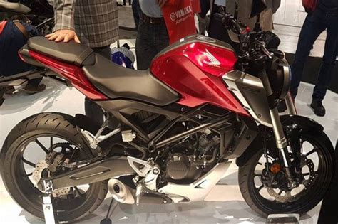 Gunakan Mesin Silinder Cb R Tampil Di Eicma