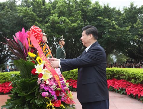 習近平向深圳蓮花山公園鄧小平同志銅像敬獻花籃 Top News 點新聞