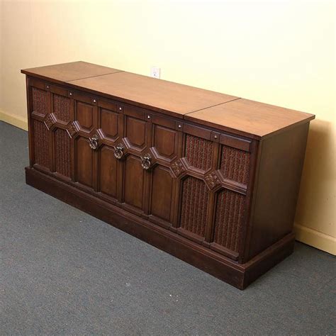 Beautiful Vintage Rca Console Stereo With Solid Wood Cabinet Ebth