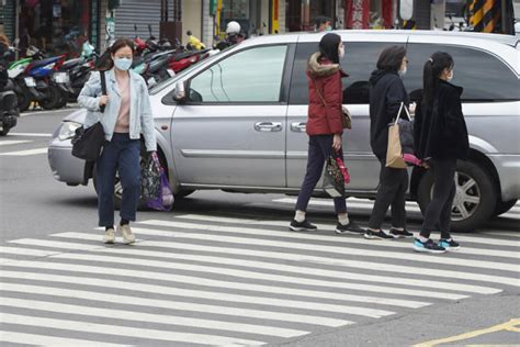 洗刷台灣「行人地獄」污名 汽機車不禮讓行人最高罰6000元三讀通過了