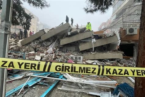 Terremoto Deixa Mais De Mil Mortos Na Turquia E Na S Ria Metr Poles