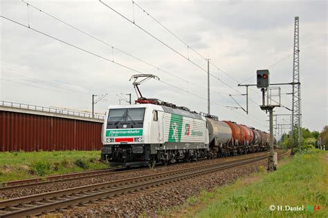 E 189 822 Steiermarkbahn mit einem Kesselzug am 26 04 2014 in Köln Porz