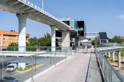 Estación de la línea 3 del tren ligero en los Belenes Zapopan Stock