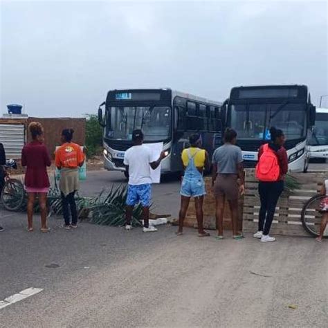 Moradores Interditam Avenida Durante Manifesta O Por Melhorias No