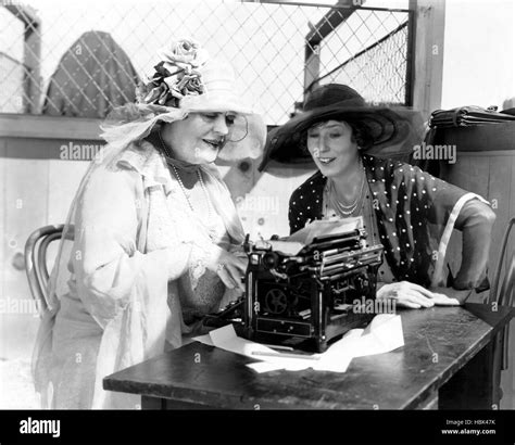 Caught Short Marie Dressler Polly Moran On Set 1930 Stock Photo Alamy