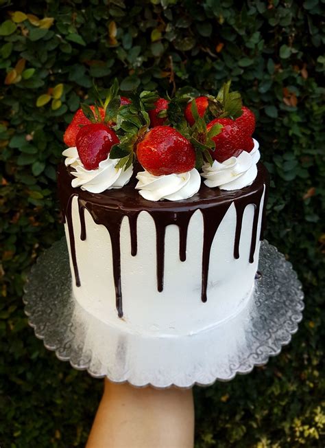 Drip Cake In 2024 Drip Cakes Chocolate Covered Strawberry Cake