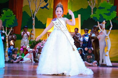 CORONAN A REINA INFANTIL DEL 66 FESTIVAL INTERNACIONAL DE PRIMAVERA