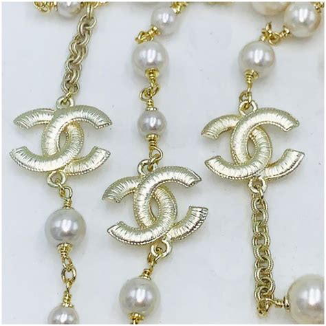 An Authentic Very Long Chanel Pearl Necklace All On Gilt Finish Chain