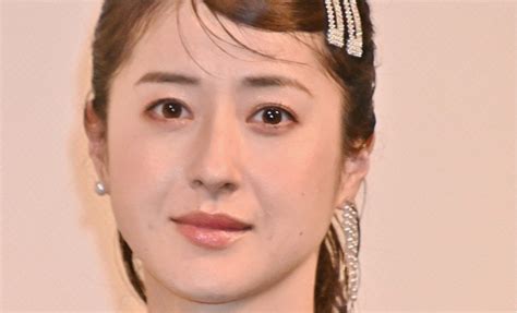 写真・図版（1枚目） 「西園寺さんは家事をしない」主演の松本若菜 「ウナギ店のバイト」から主演女優に成り上がったド根性素顔 Aera