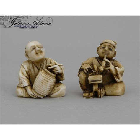 Xix W Para Figurek Netsuke Wykonana Z Ko Ci S Oniowej M Czyzna Z