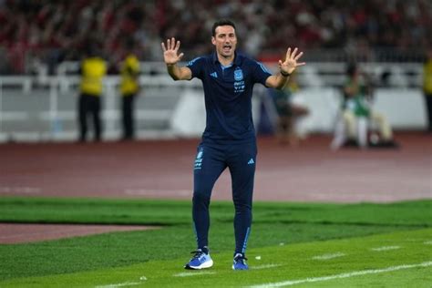 Video Lionel Scaloni explotó de furia en pleno partido de la selección