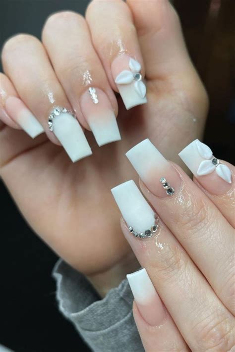 35 Best Trend Of White Acrylic Nails For Graduation Nails