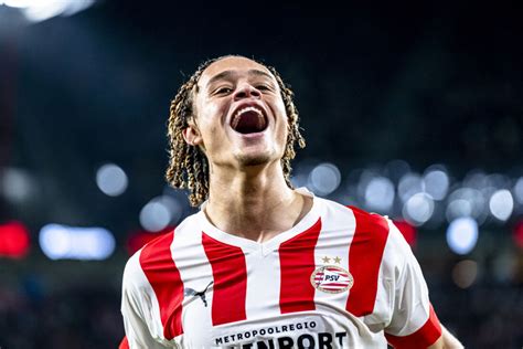 Simons Nu Al Weg Bij Psv Twee Europese Topclubs In Voetbalnieuws